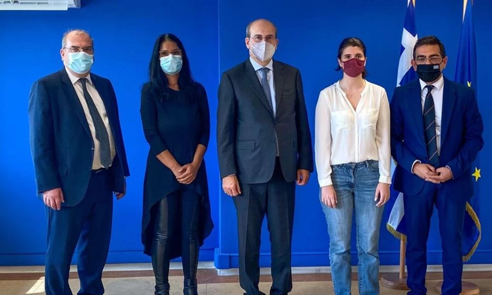 Υπουργείο Εργασίας: Δεκαεπτά υποτροφίες σε αστέγους και Ρομά για σπουδές στο Ελληνικό Ανοιχτό Πανεπιστήμιο